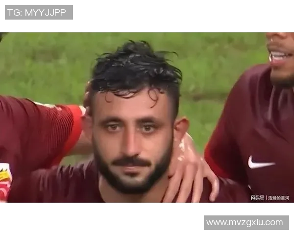 足球明星意外现身镜头瞬间引发热议网友纷纷点赞分享精彩时刻